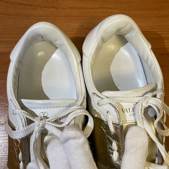 VALENTINO rockstud sneakers in white and gold - Picture 11 of 12